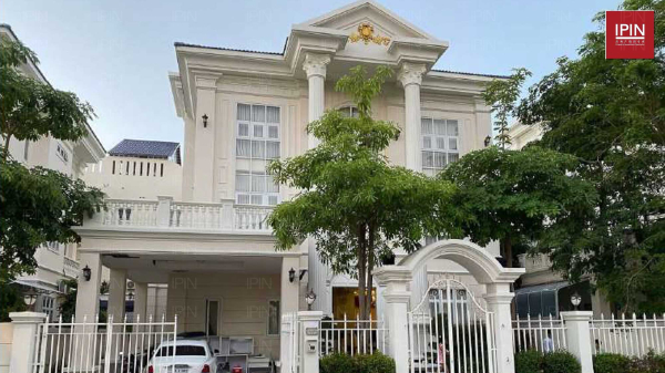 Urgent Sale: Villa for sale below market price in The Mekong Royal, Khan Chroy Changvar, Phnom penh.
